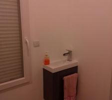 Lave main avec robinet cascade (il est trop beau mon robinet) au RDC