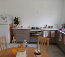 Ma fameuse cuisine (comme mes filles me le disent "c'est bon maman t'es contente de ta Grande Cuisine")

Manque encore des petites choses (comme le bandeau pour le four)