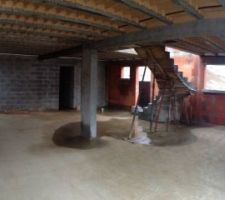 Ma&ccedil;onnerie termin&eacute;e et escalier coul&eacute;