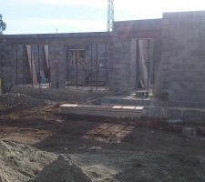 Entr&eacute;e et le garage