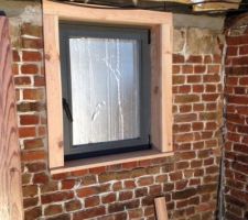 Encadrements fenêtres sur briques