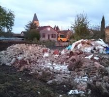 Suite du terrassement: Démolition de l'atelier