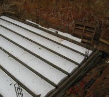 Fondations: poutres et hourdis du plancher sous-sol en place