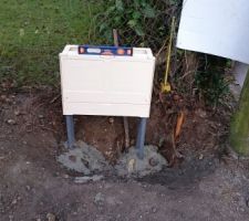 Suite du terrassement : Installation du socle électrique (double car maison éloignée)