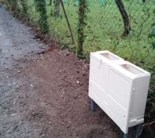 Suite du terrassement : Installation du socle Ã©lectrique (double car maison Ã©loignÃ©e)