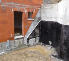 Fin de ma&ccedil;onnerie, vue avant remblais