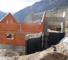 Fin de ma&ccedil;onnerie, vue avant remblais