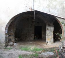 Vue éloignée des caves voutées.
