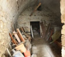 Intérieur cave voutée.