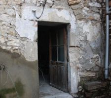 Porte de la cuisine d'&eacute;t&eacute;.