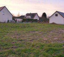 Le terrain tout nu! Rdv dans plusieurs mois pour le voir habill&eacute;!