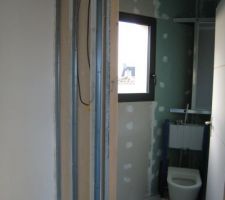 Les toilettes à l'étage