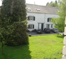 Vue d'une chambre, sur l'ancien moulin restauré en 3 maisons. Très beau bâtiment.