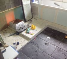 Le sol de la douche en siporex
