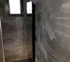 Salle d eau parentale (il y a un peu de ménage a faire!)
