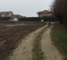 Décaissage terminé, le fiston vient inspecter.