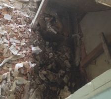 Sous l'escalier ou il y avait un trous reboucher par des grava , peut-être la maison cache une cave ??