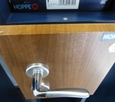 Poignée des portes, celle que nous avons choisi, mi brosse, mi laque