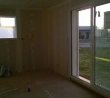 Salon ouverture sur la future terrasse bois