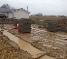 Fondations et terrassement finis, pose du vide sanitaire