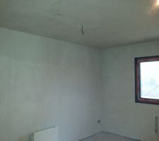 Enduits int&eacute;rieurs,  couches en train de s&eacute;cher. Reste &agrave; poncer et on attaque la sous-couche.