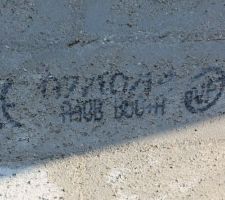 Marque CE &agrave; gauche et NF &agrave; droite