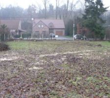 L'implantation de la maison, vu du fond du jardin.