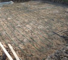 Le réseau capteur de la PAC.
En voyant le terrassement, les voisins pensaient qu'on allait faire une piscine de 400m²...