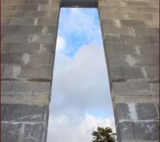 Grande fen&ecirc;tre de la mont&eacute;e d'escalier