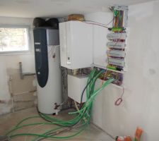 Chauffage et tableau électrique en cours d'installation