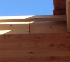 J'appelle ça du bricolage ! C'est déjà moche une planche posée sur une poutre, mais 2 planches mises bout à bout ce n'est pas digne d'un constructeur !