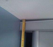 Plus d'un centimètre de défaut de planéité au plafond (sur une longueur de 2m); ça m'étonnerait que ça soit conforme au DTU!