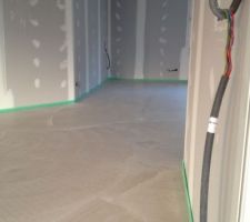 Pose de la chappe par dessus le plancher chauffant. Bien réalisée par le carreleur.