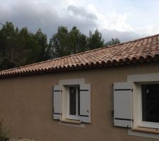 Crépis couleur "camargue" et modénatures ton pierre.