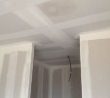 La toiture n'est pas &eacute;tanche. Les placos sont mouill&eacute;s &agrave; chaque pluie depuis le mois d'ao&ucirc;t.