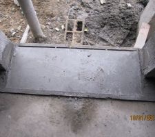 Seuil porte d'entr&eacute;e....avec une belle trace de chaussure !