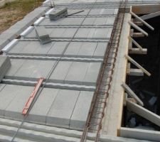 Ferraillage de la dalle de l'&eacute;tage avant de couler le b&eacute;ton
