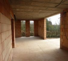 Vue depuis la cuisine, au fond la salle à manger