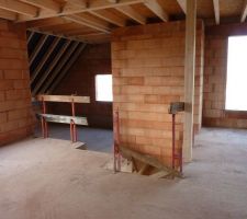 Au fond à gauche, la chambre parentale