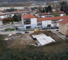 Montage du vide sanitaire et préparation de la dalle avant coulage.
