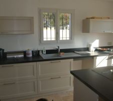 Comme on peut le voir il nous reste à prévoir notre lave vaisselle sous l'evier.