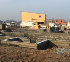 Elevation du vide sanitaire-Ca prend forme...