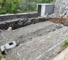 Drain en place