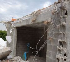 Démolition de notre maison pleine de malfacons et de béton sous dosé.