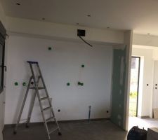 Cloison à l'entrée afin isoler la cuisine de l'entrée