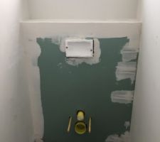 Coffrage en placoplatre des WC n&deg;2 suspendus 
au R 1