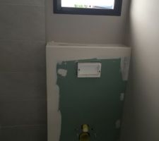 Coffrage en placoplatre des WC n&deg;3 suspendus 
de la chambre d'Amis