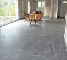 Salet&eacute; g&eacute;n&eacute;ralis&eacute;e sols, vitrages et menuiseries &agrave; la r&eacute;ception.