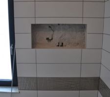 Préparation de la niche pour la douche de la suite parentale   aperçu du chauffage au sol dans la douche