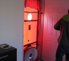 Installation sur la porte d'entrée pour le test d'étanchéité